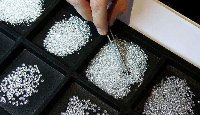 Distinguish natural and synthetic melee diamonds